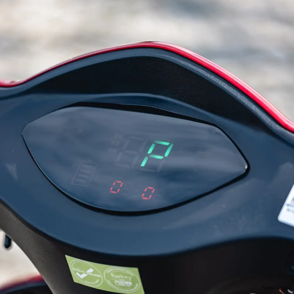 Dvojmiestny elektrický trojkolesový skúter Volta Plus +